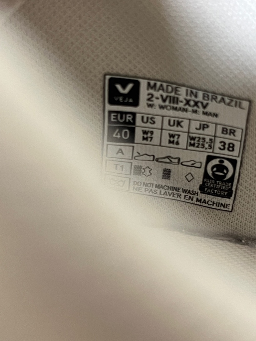 Like New VEJAS V-10 Prime Sneakers - Picture 10 of 10